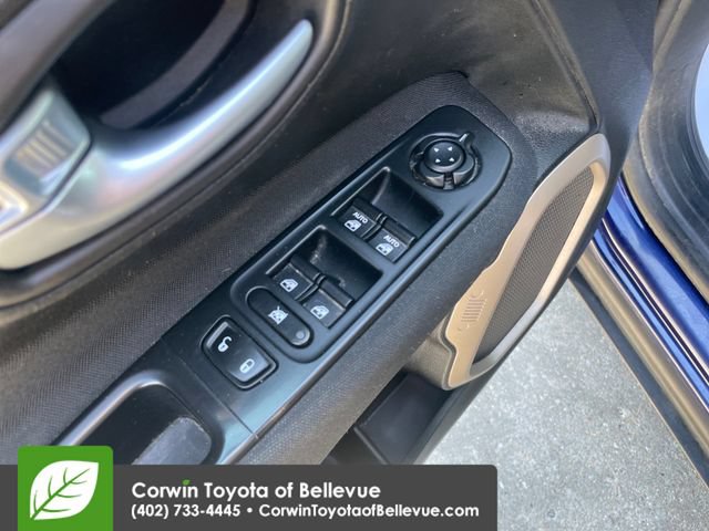 Used 2016 Jeep Renegade Latitude w/ Cold Weather Group AWD/4WD image 19