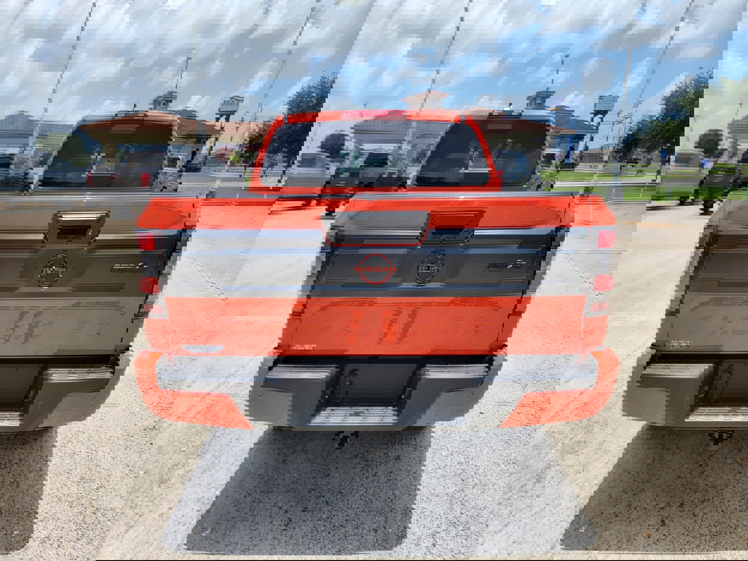 Used 2025 Nissan Frontier PRO-4X w/ Pro Convenience Package image 6