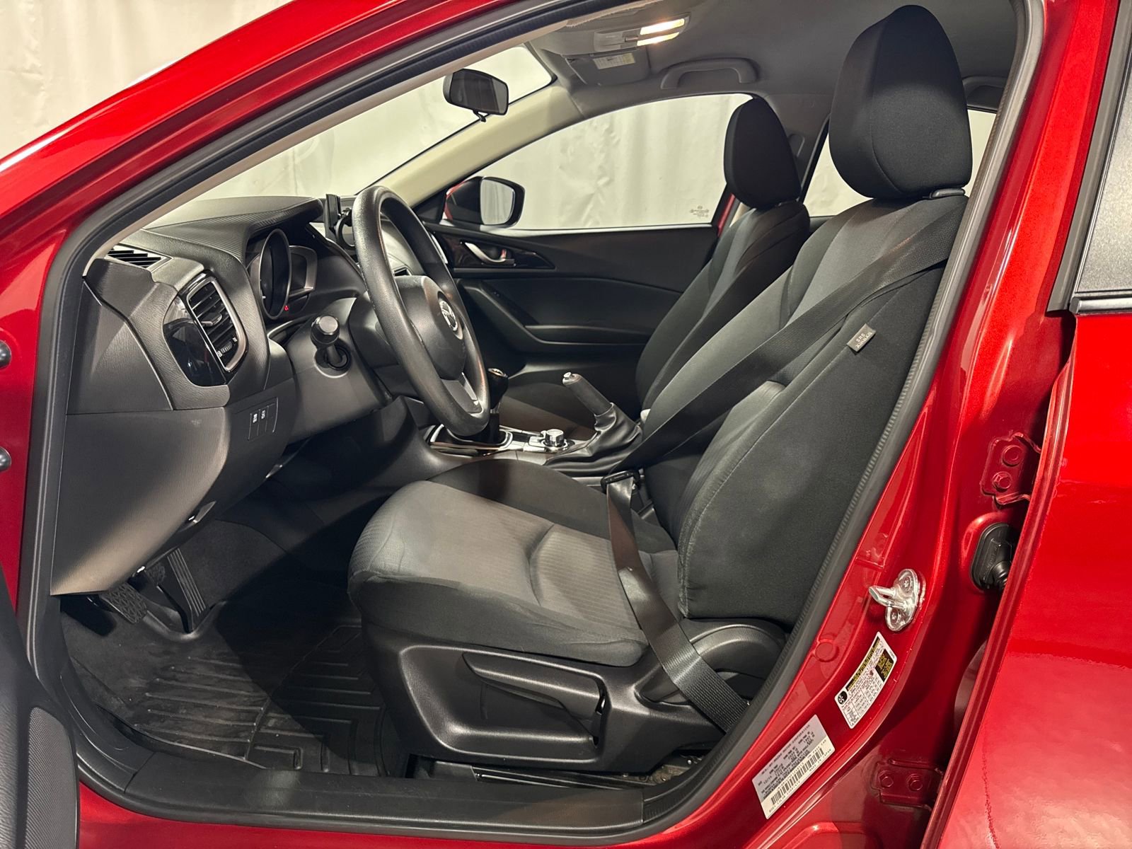 Used 2015 MAZDA MAZDA3 i Sport FWD image 4