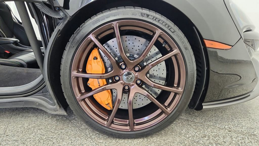 Used 2016 McLaren 570S Coupe RWD image 35