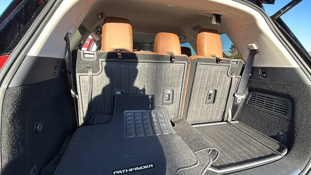 Used 2025 Nissan Pathfinder Platinum w/ Cargo Package image 27