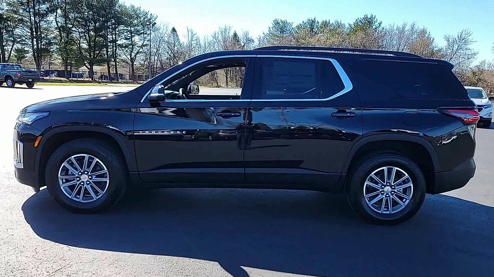 Used 2023 Chevrolet Traverse LT image 5