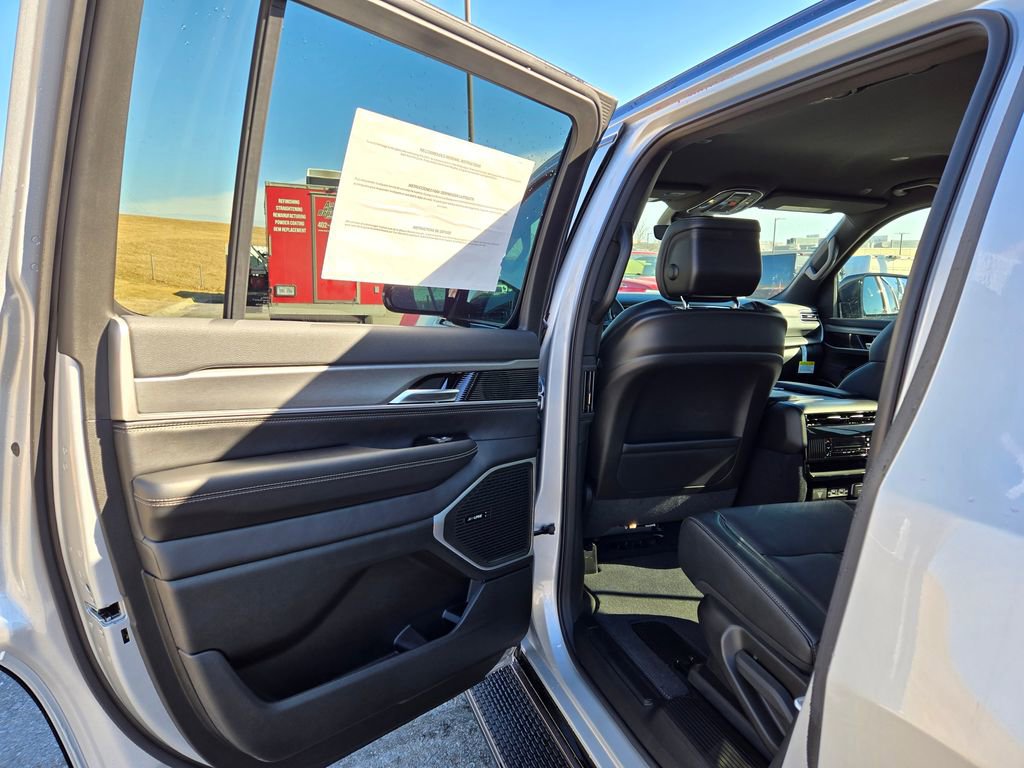 New 2026 Jeep Grand Wagoneer Limited AWD/4WD image 25