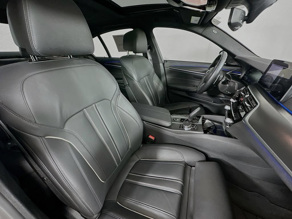 Used 2023 BMW M550i xDrive w/ Shadowloine Package AWD/4WD image 36