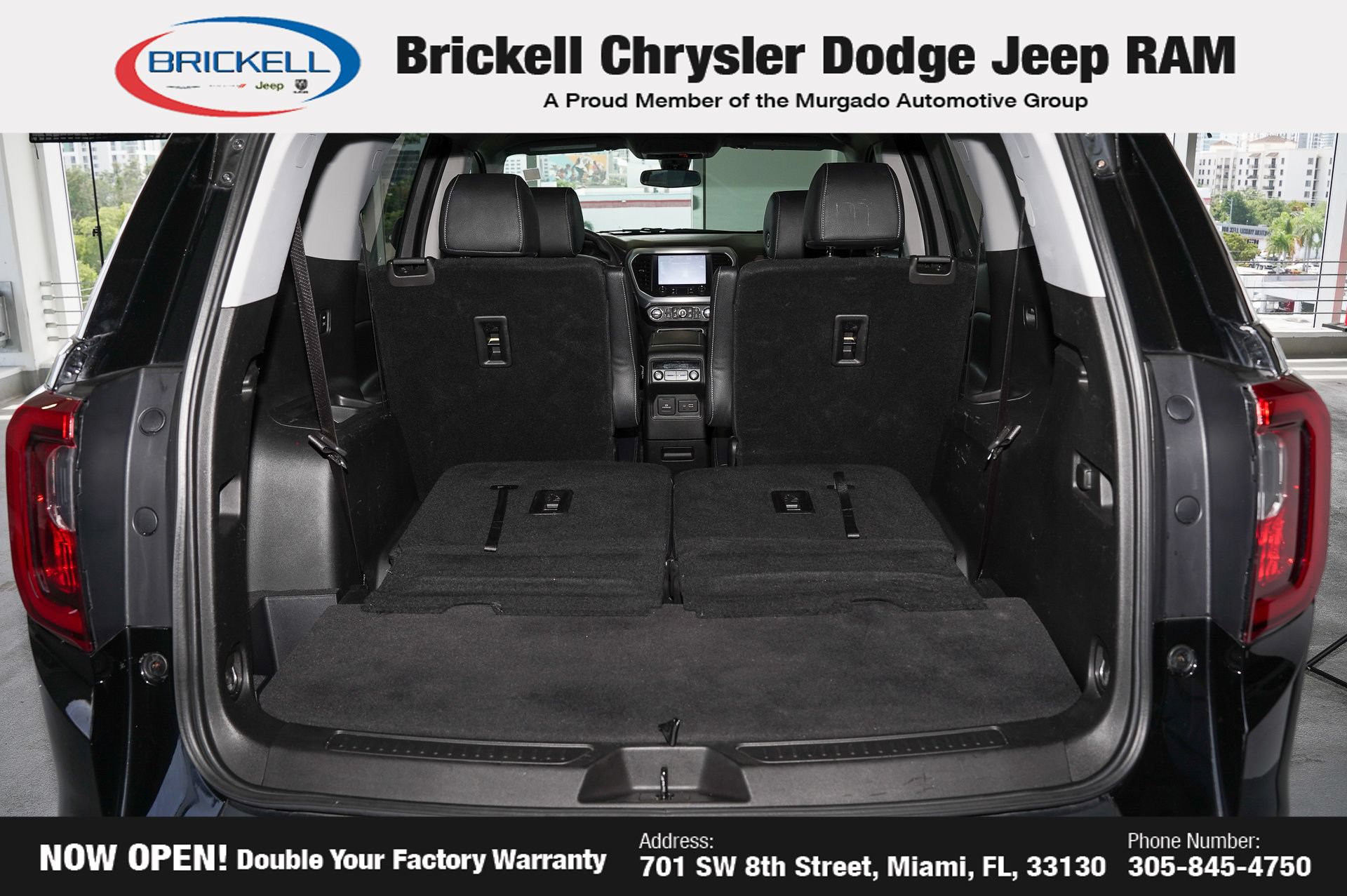 Used 2022 GMC Acadia SLE w/ Driver Convenience Package FWD image 11