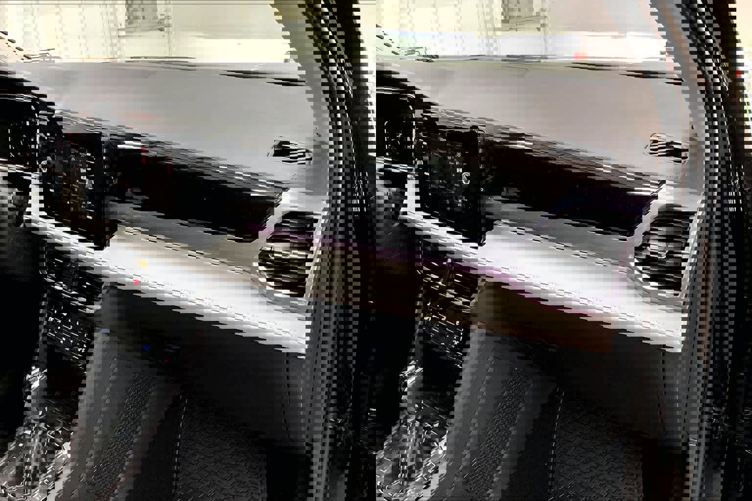 New 2026 Volkswagen Taos SEL image 28