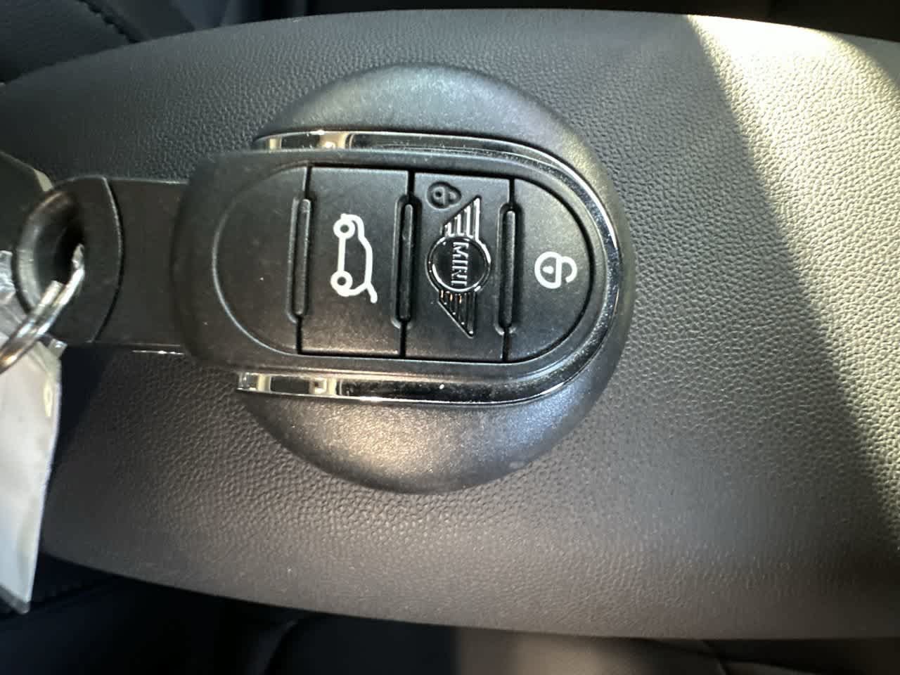 Used 2022 MINI Cooper 4-Door Hardtop FWD image 28