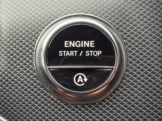 Used 2024 Mercedes-Benz GLC 300 4MATIC image 25