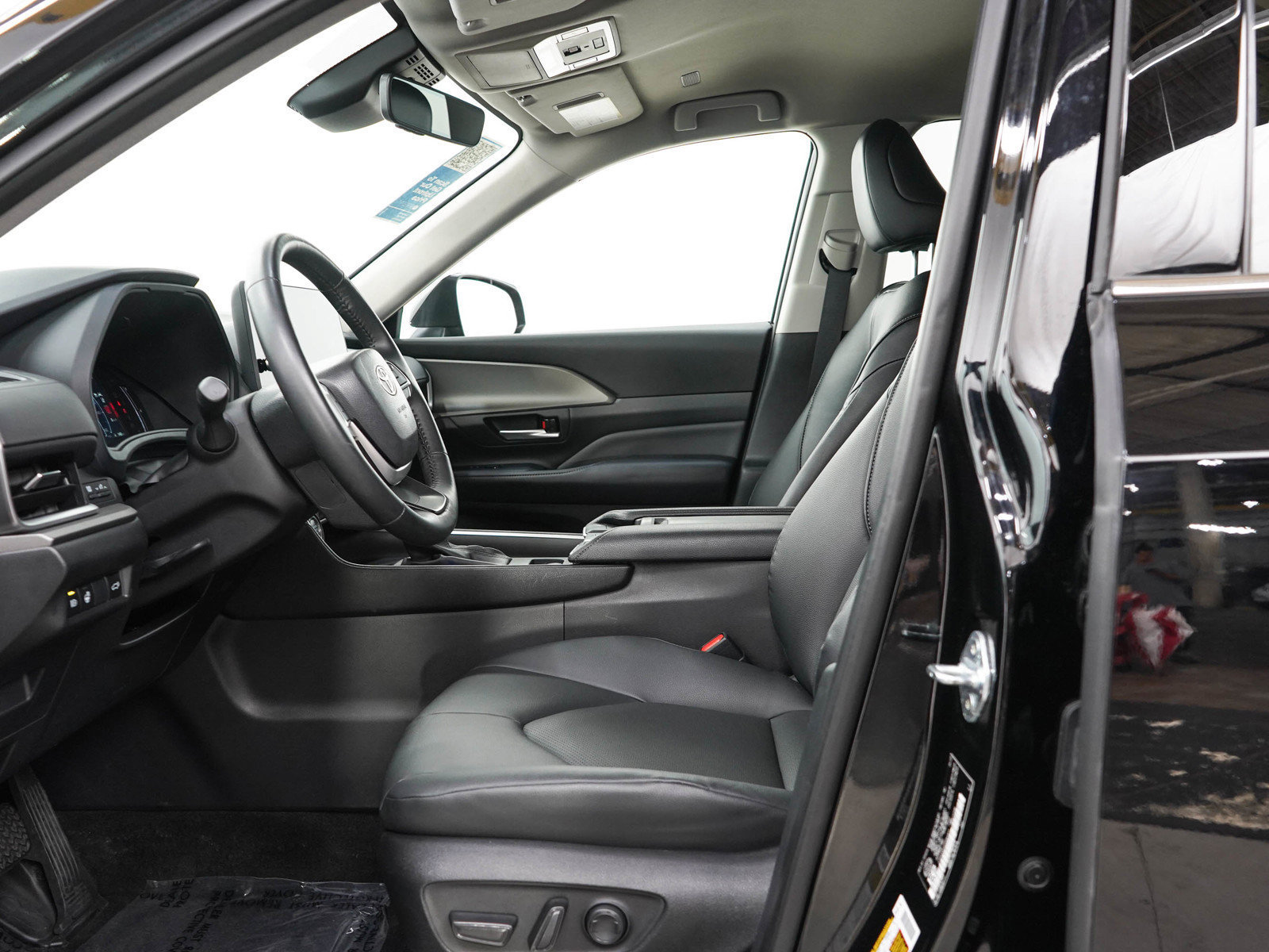 Used 2025 Toyota Grand Highlander AWD image 26