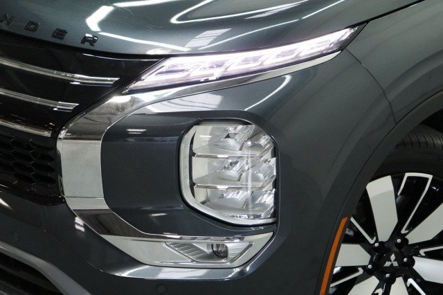 New 2026 Mitsubishi Outlander SEL FWD image 2
