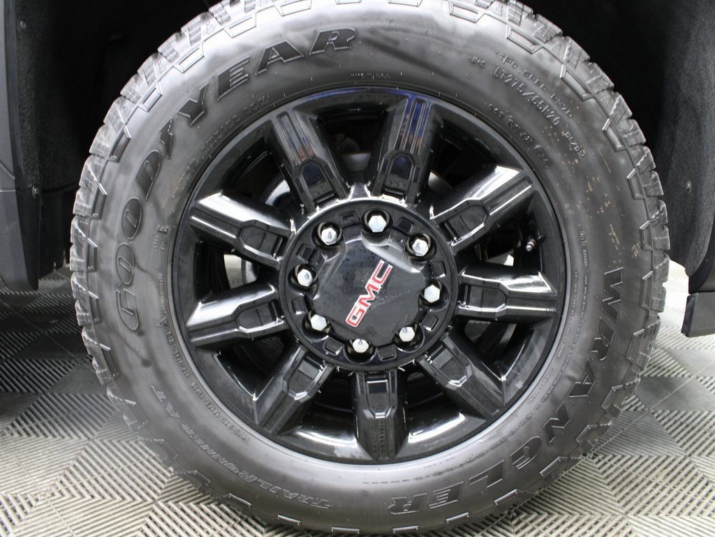 Used 2024 GMC Sierra 2500 AT4 image 8
