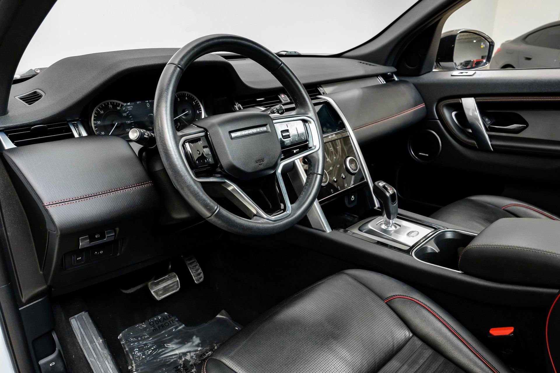 Used 2023 Land Rover Discovery Sport S R-Dynamic image 3