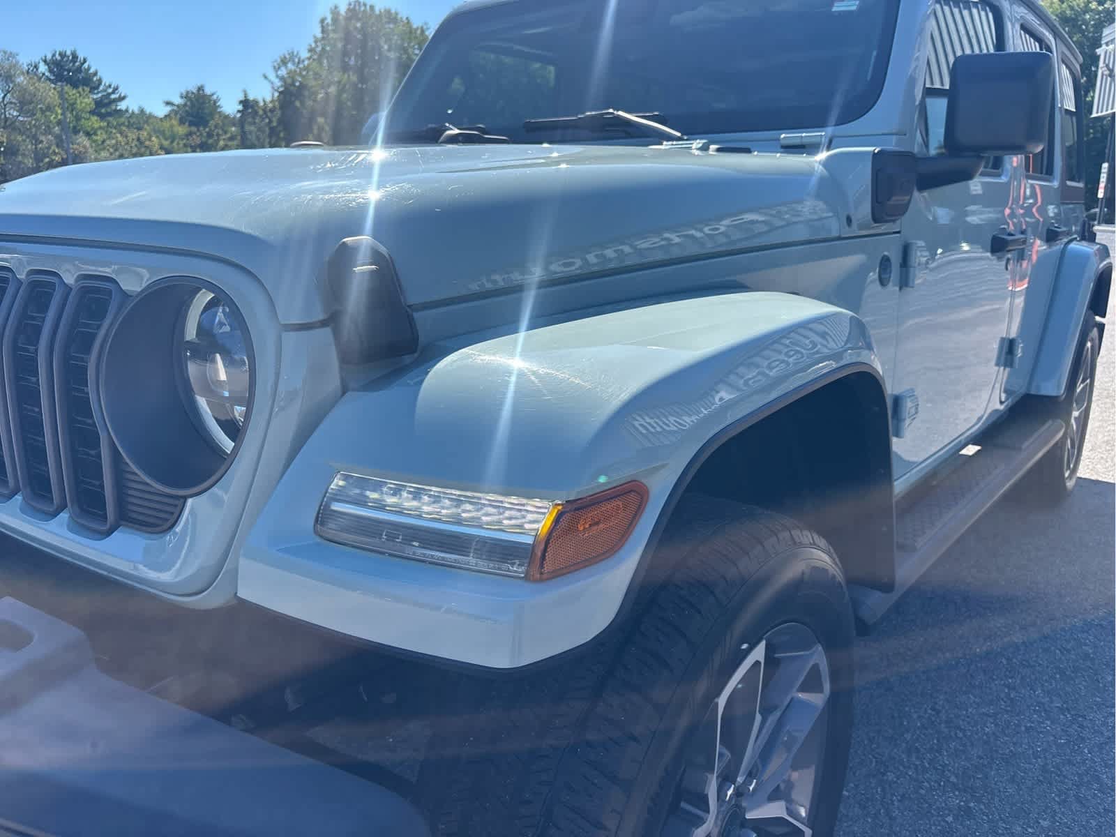 Used 2024 Jeep Wrangler Unlimited w/ Convenience Group AWD/4WD image 11