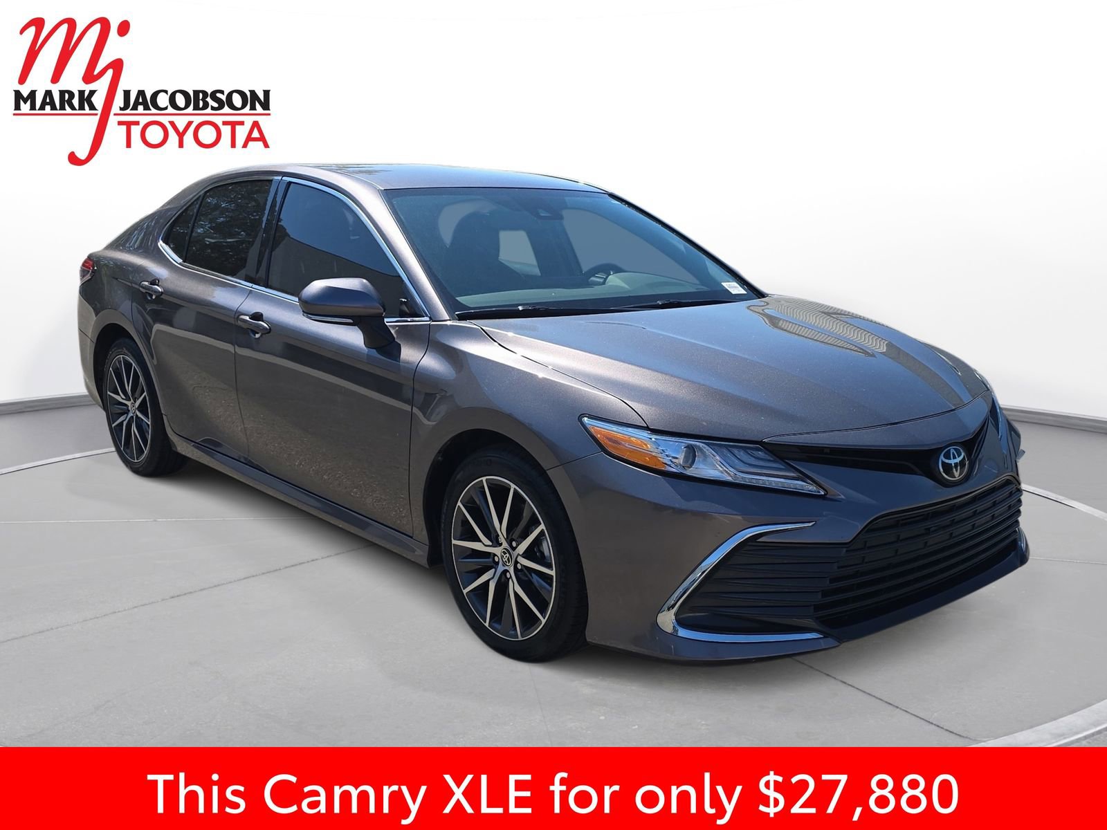 Used 2024 Toyota Camry XLE FWD image 5