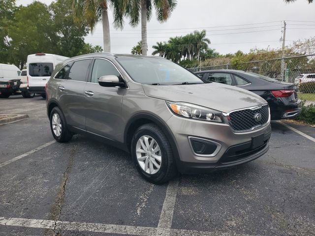 Used 2017 Kia Sorento LX image 2