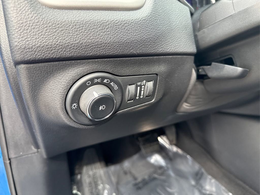 Used 2018 Jeep Compass Latitude w/ Cold Weather Group image 37