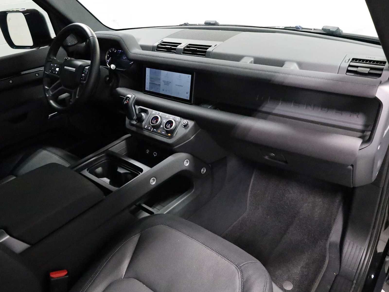 Used 2023 Land Rover Defender 90 X-Dynamic SE AWD/4WD image 6