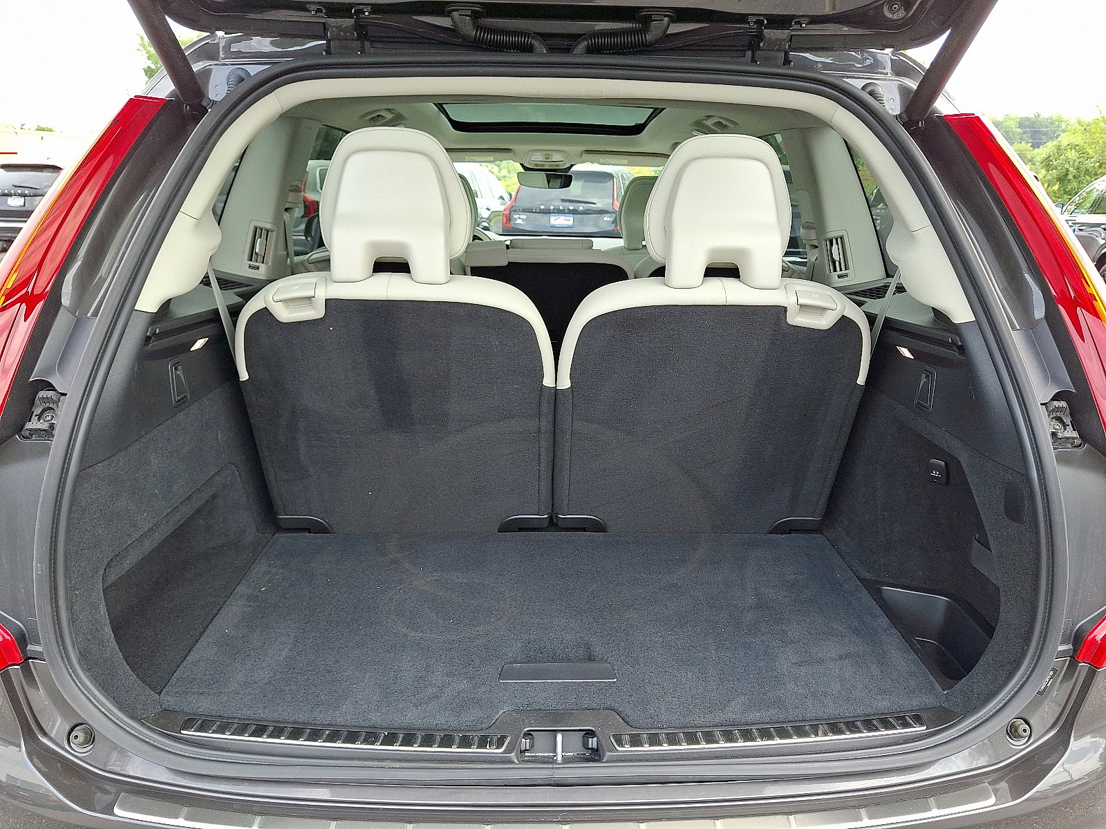 Used 2024 Volvo XC90 T8 Plus w/ Protection Package Premier image 30