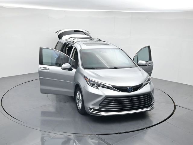Used 2024 Toyota Sienna Platinum image 50