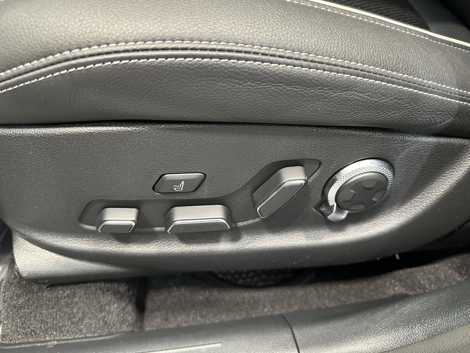 Used 2024 Genesis GV70 3.5T Sport AWD/4WD image 17