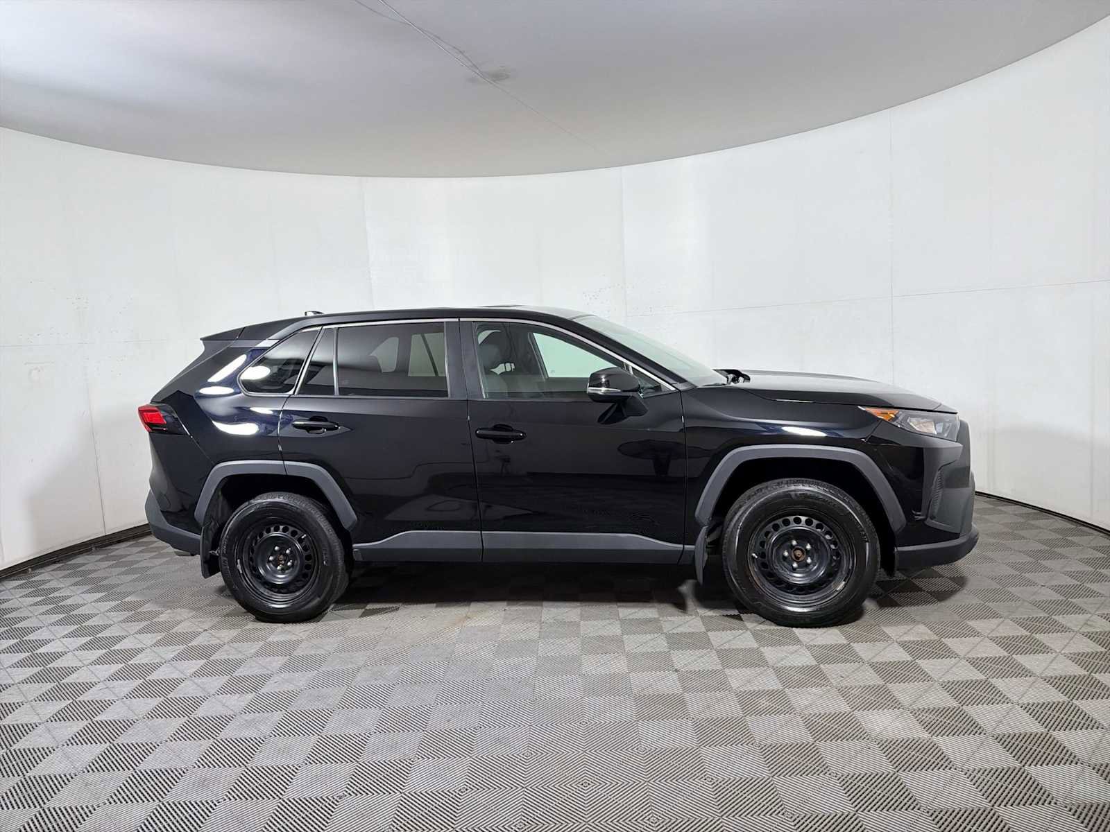 Used 2022 Toyota RAV4 LE AWD/4WD image 7