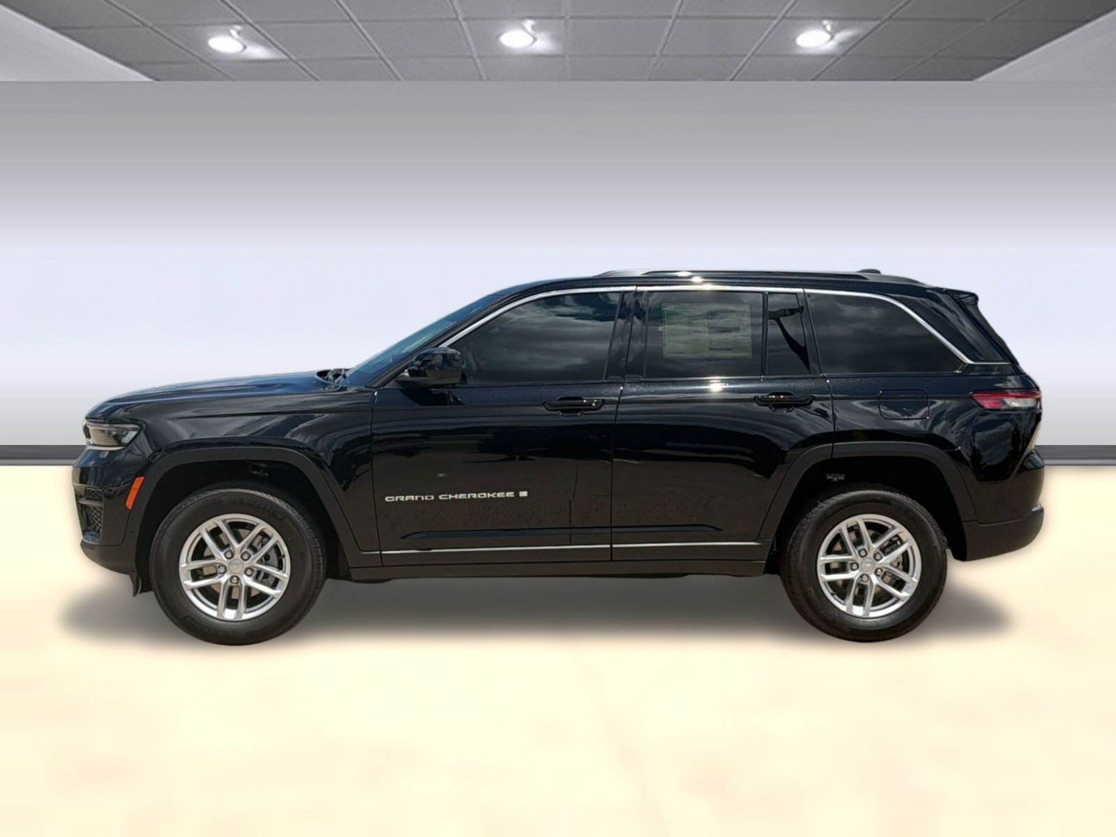New 2026 Jeep Grand Cherokee Laredo RWD image 2