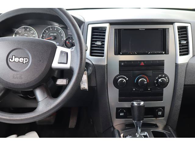 Used 2009 Jeep Grand Cherokee Laredo AWD/4WD image 11