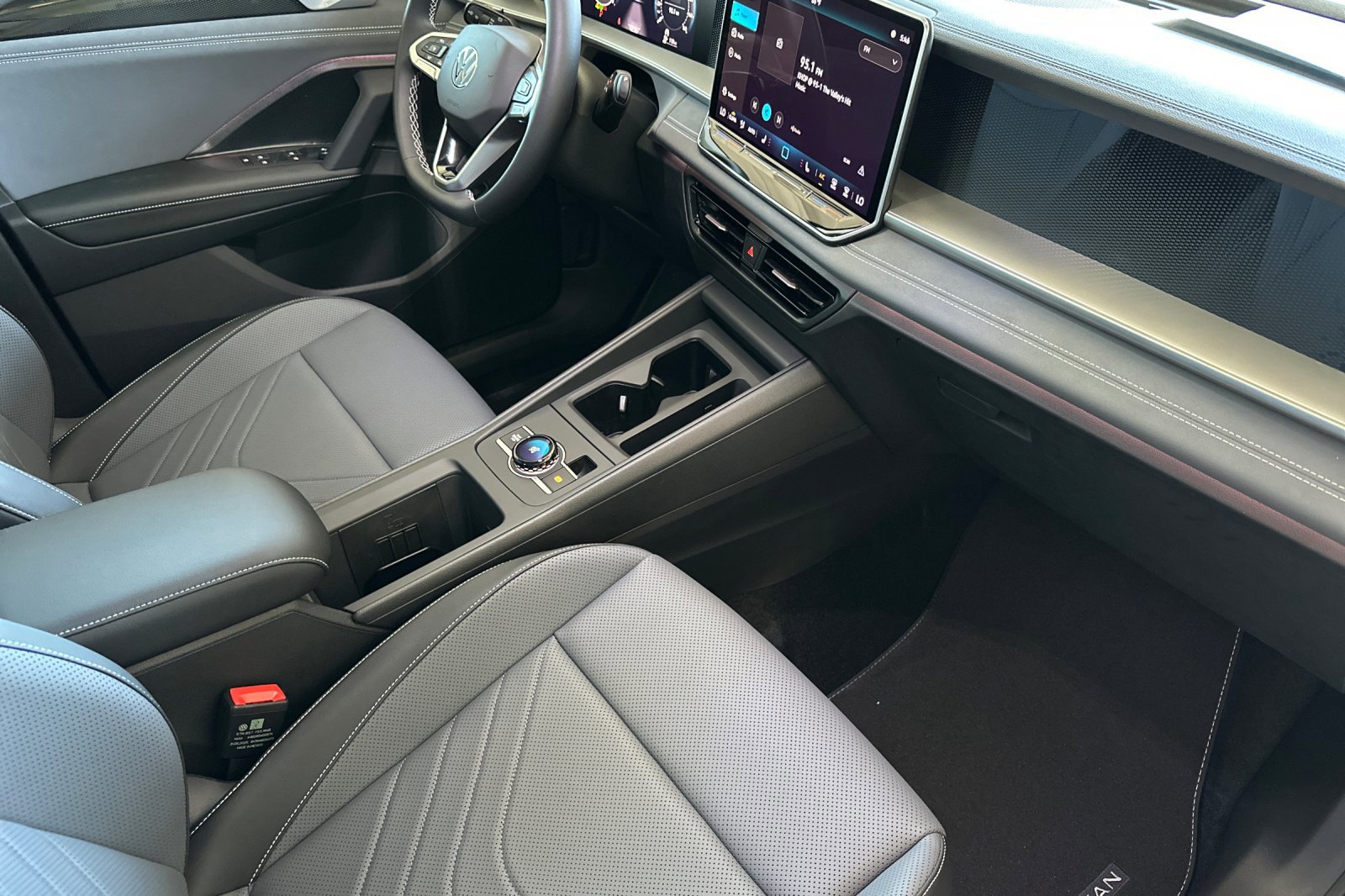 New 2025 Volkswagen Tiguan SE image 16
