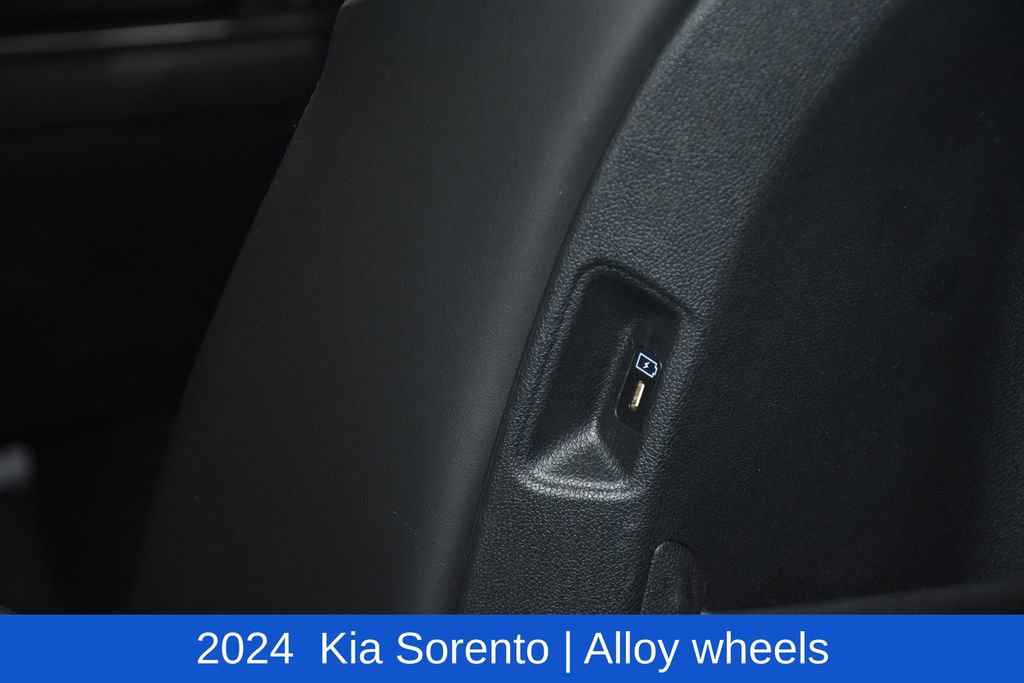 Used 2024 Kia Sorento S FWD image 27