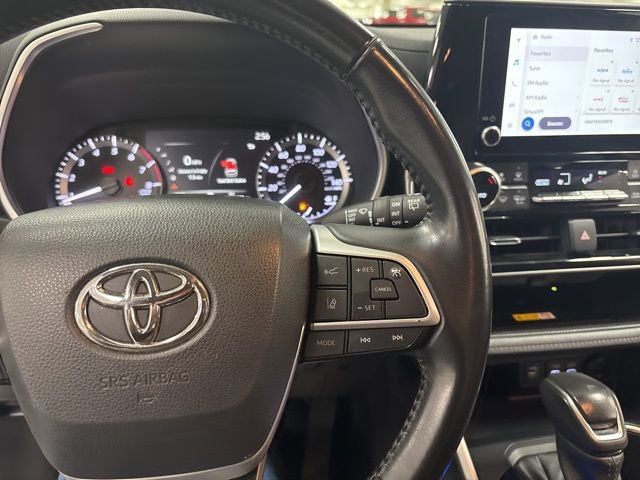 Used 2023 Toyota Highlander XLE image 27