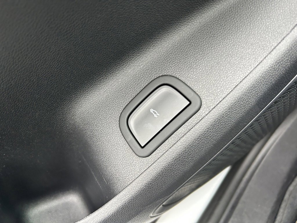 Used 2024 Chevrolet Traverse LT image 45