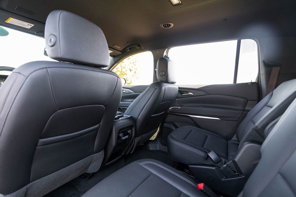 Used 2025 Chevrolet Traverse LT AWD/4WD image 13