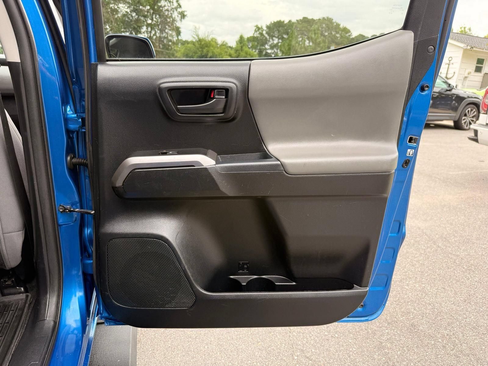 Used 2018 Toyota Tacoma SR5 RWD image 23