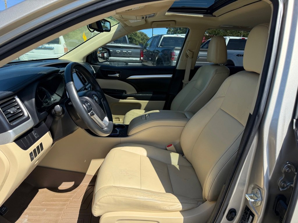 Used 2014 Toyota Highlander XLE image 9
