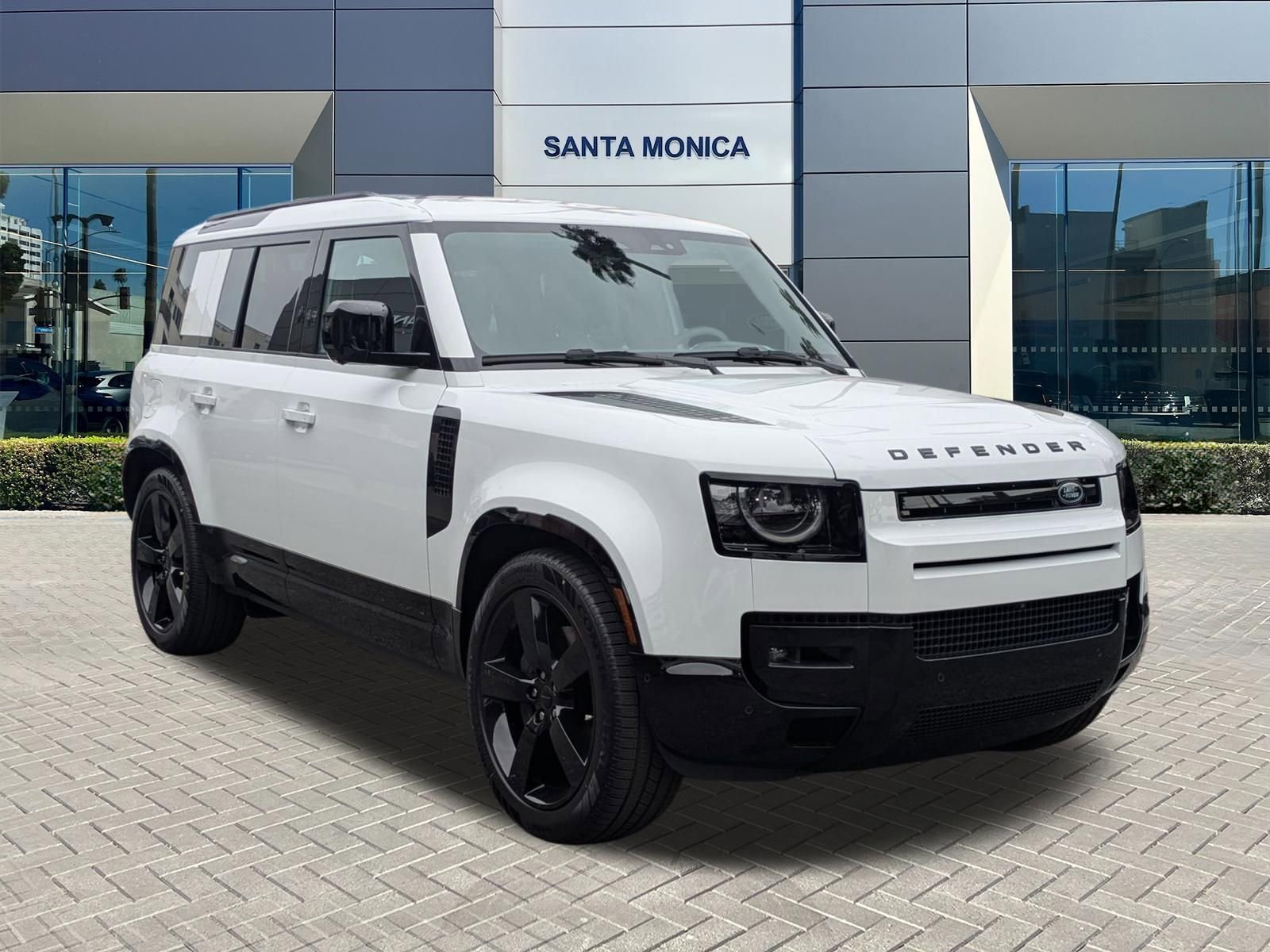 New 2026 Land Rover Defender 110 X-Dynamic SE image 3