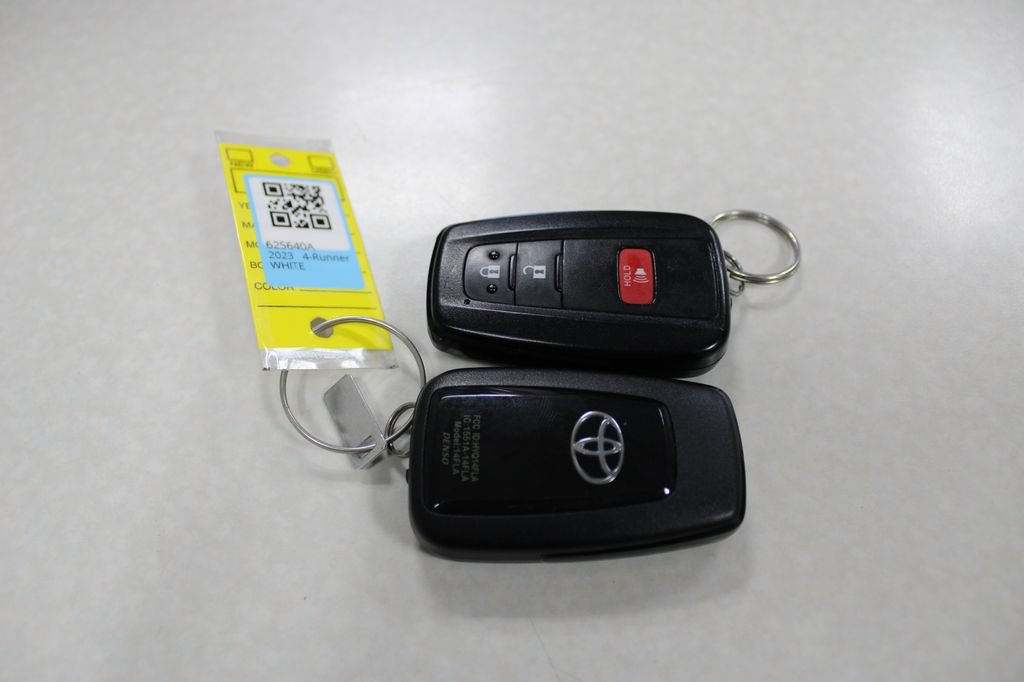 Used 2023 Toyota 4Runner Limited AWD/4WD image 38
