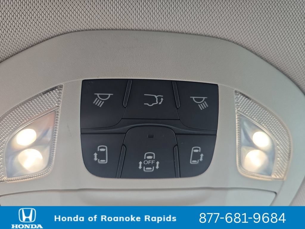 Used 2023 Chrysler Pacifica Touring-L FWD image 29