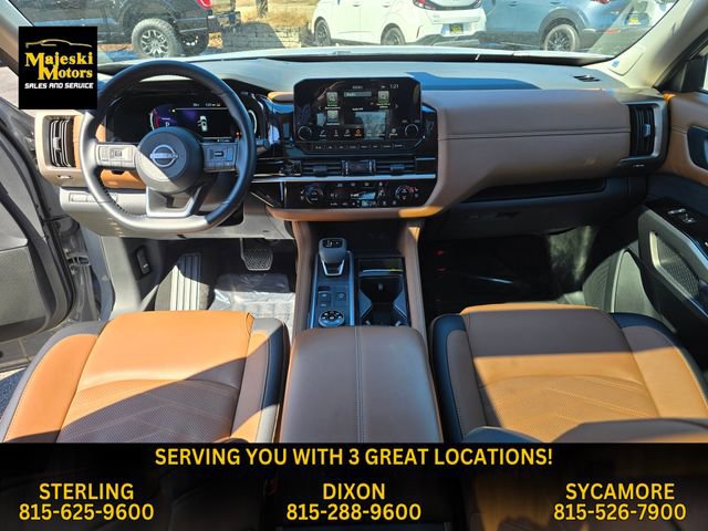 Used 2025 Nissan Pathfinder Platinum image 29