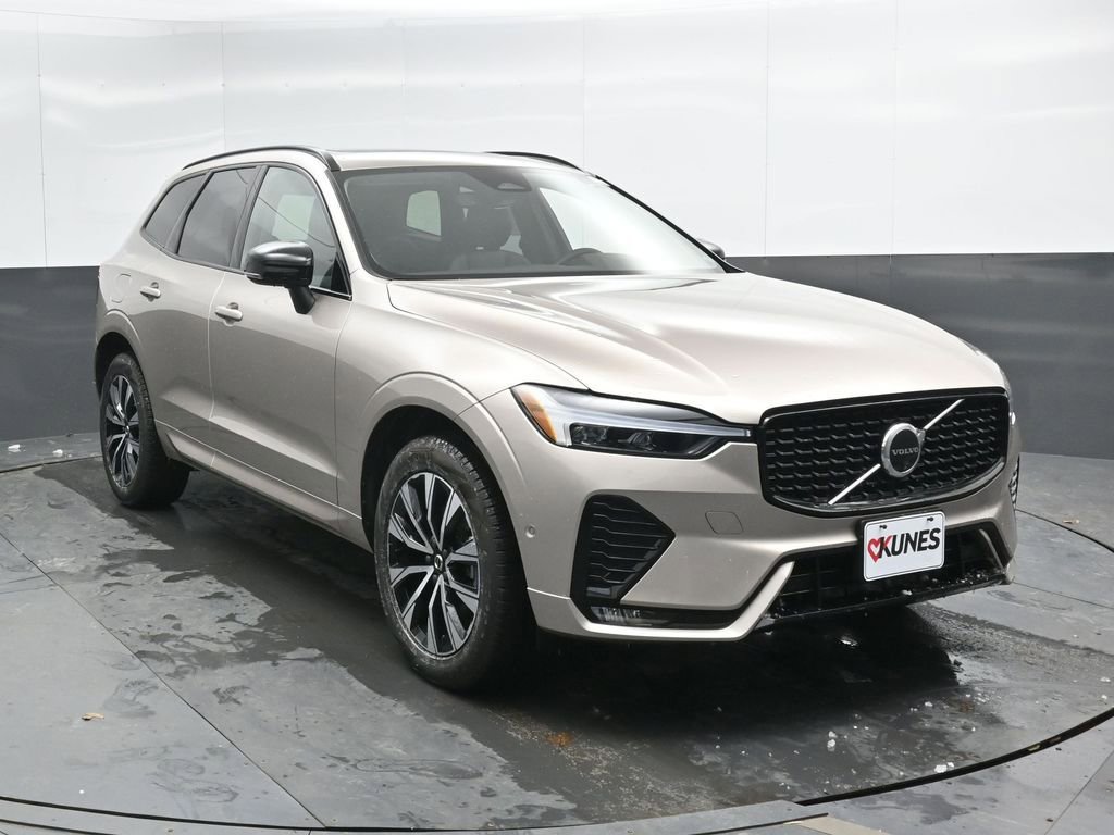 Used 2025 Volvo XC60 B5 Plus image 5