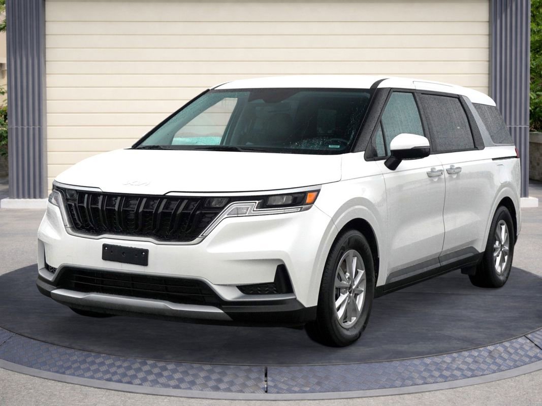 Used 2024 Kia Carnival LX FWD image 3