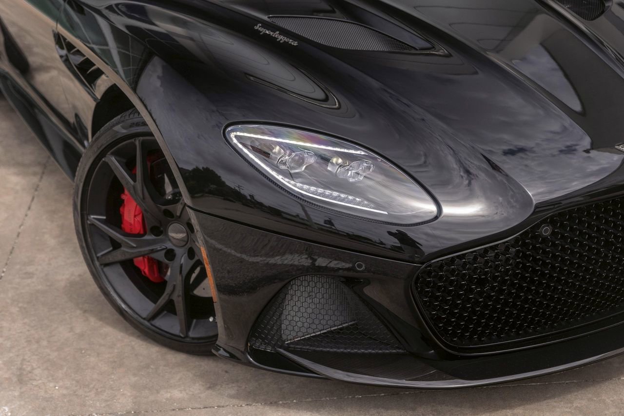 Used 2019 Aston Martin DBS Superleggera image 3