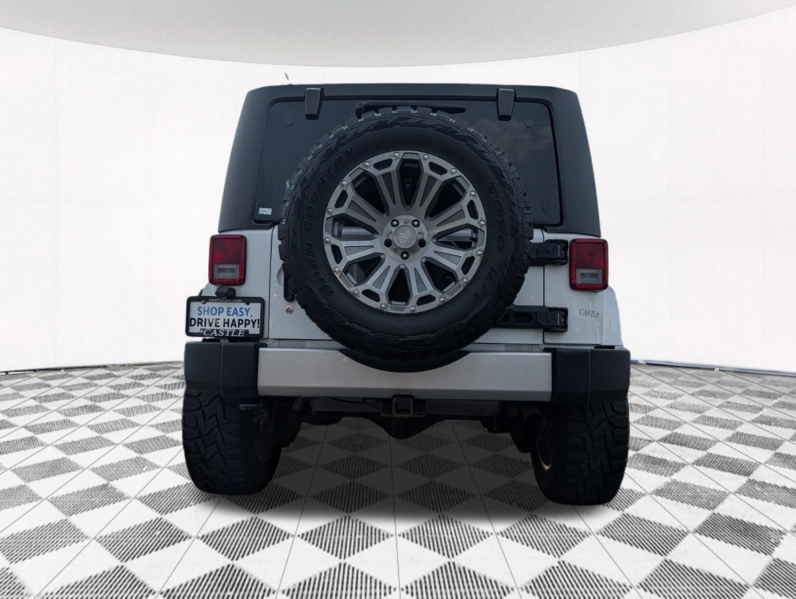 Used 2018 Jeep Wrangler Sahara w/ Connectivity Group AWD/4WD image 12