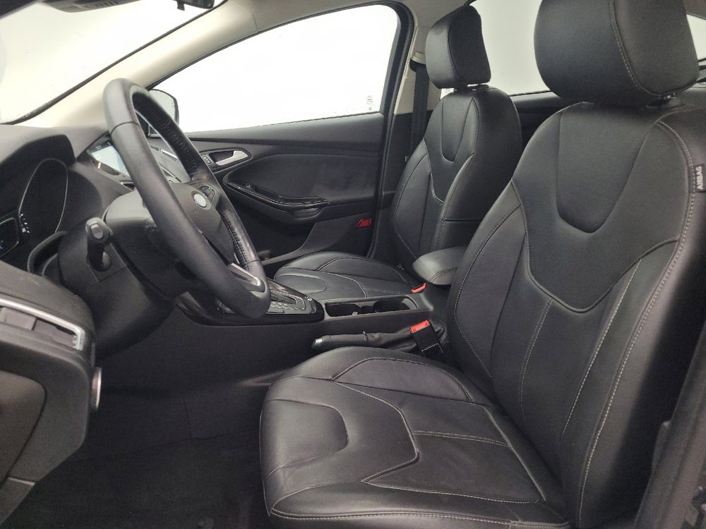 Used 2018 Ford Focus Titanium w/ Titanium Technology Package FWD image 17