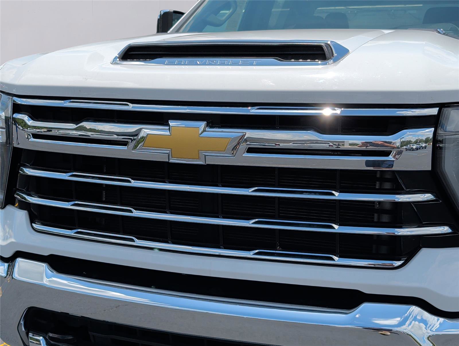 Used 2024 Chevrolet Silverado 2500 LTZ w/ LTZ Convenience Package AWD/4WD image 14