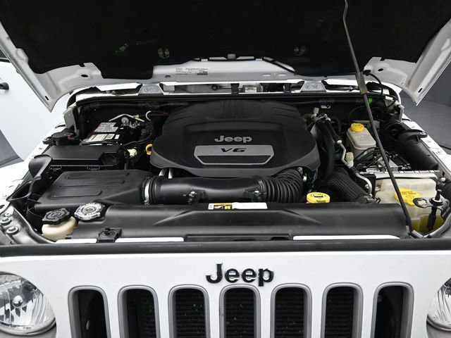 Used 2016 Jeep Wrangler Unlimited Sahara w/ Connectivity Group image 35