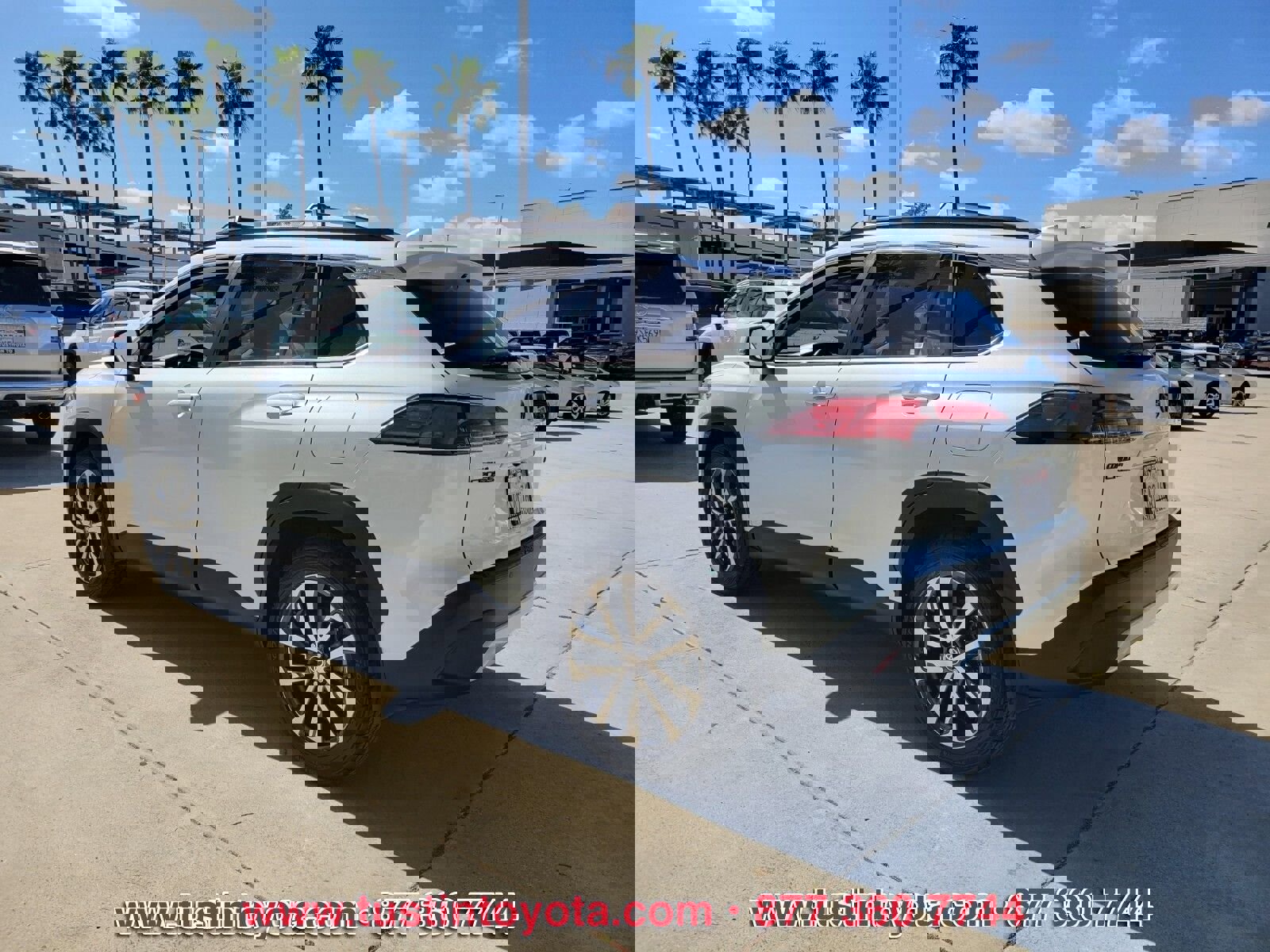 Certified 2022 Toyota Corolla Cross XLE w/ Convenience Package image 6