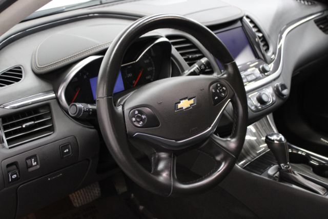 Used 2017 Chevrolet Impala LT FWD image 13