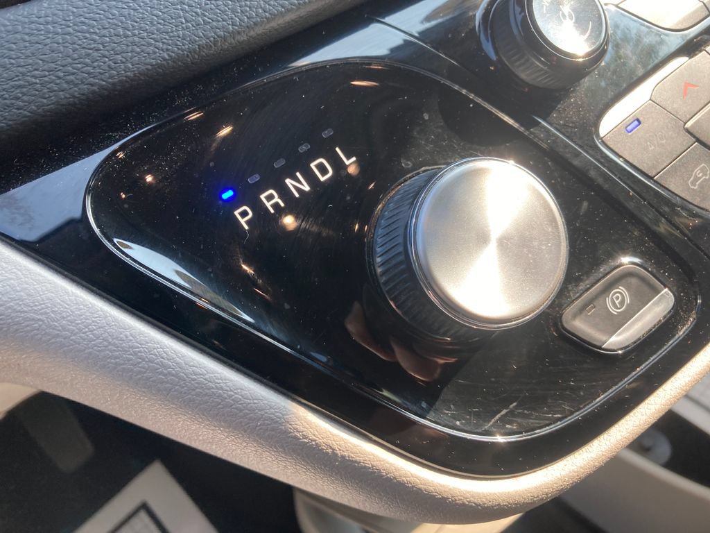 Used 2023 Chrysler Pacifica Touring-L FWD image 28