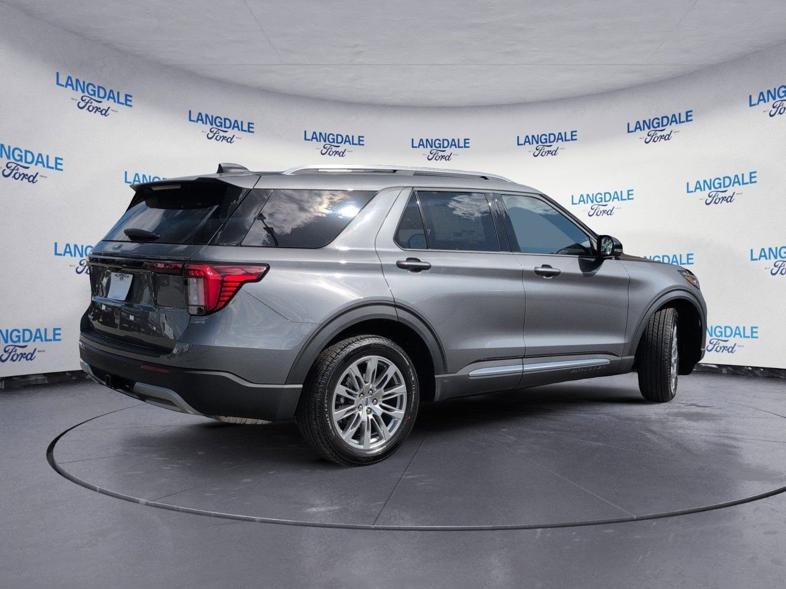 New 2026 Ford Explorer Platinum RWD image 4