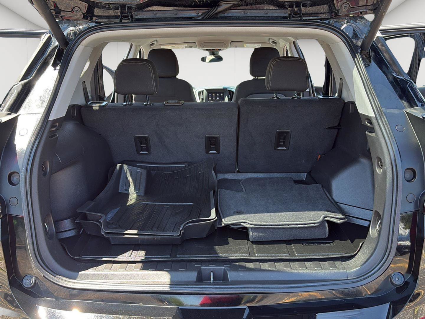 Used 2022 GMC Terrain SLE w/ Driver Convenience Package FWD image 17